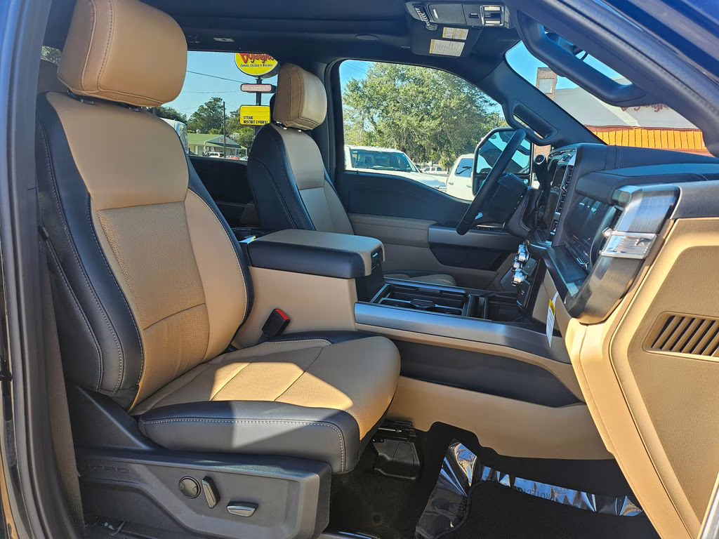 2026 Agate Black Metallic Ford Super Duty F-350 SRW Lariat 4X4 Truck