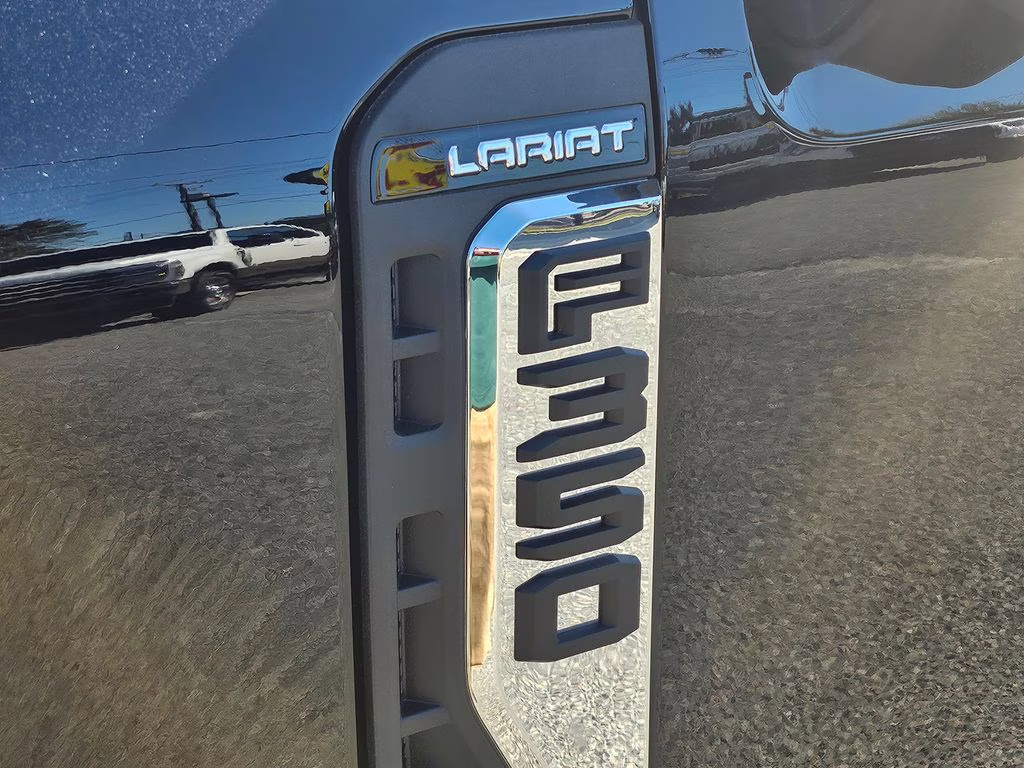 2026 Agate Black Metallic Ford Super Duty F-350 SRW Lariat 4X4 Truck