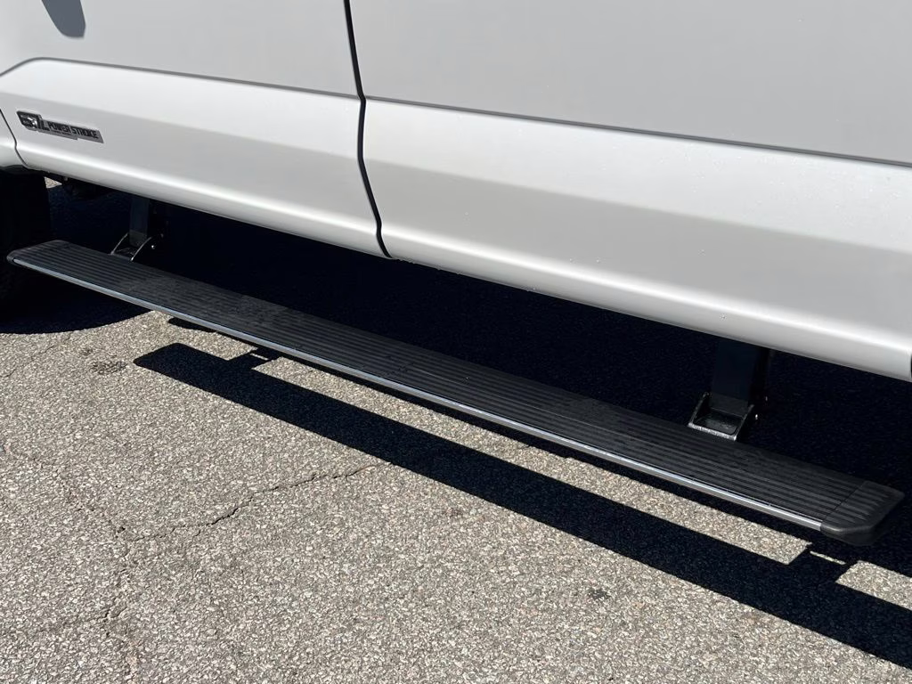 2025 Star White Metallic Tri-Coat Ford Super Duty F-350 SRW Lariat 4X4 Truck