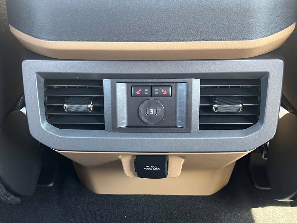 2025 Star White Metallic Tri-Coat Ford Super Duty F-350 SRW Lariat 4X4 Truck