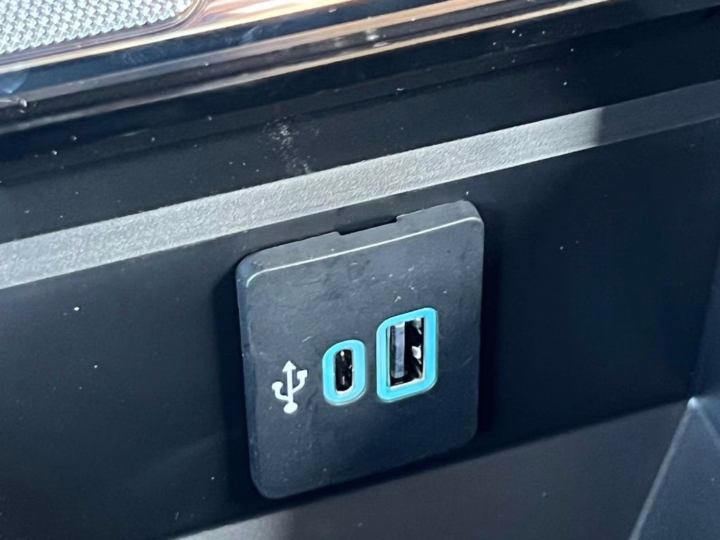 2025 Star White Metallic Tri-Coat Ford Super Duty F-350 SRW Lariat 4X4 Truck