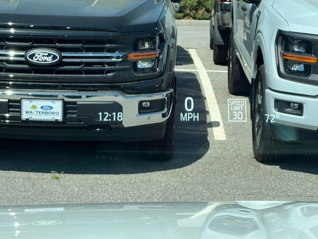 2025 Star White Metallic Tri-Coat Ford Super Duty F-350 SRW Lariat 4X4 Truck