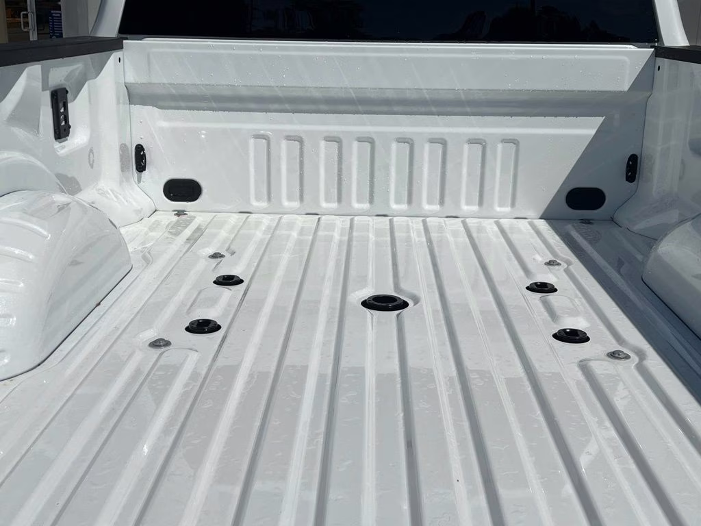 2025 Star White Metallic Tri-Coat Ford Super Duty F-350 SRW Lariat 4X4 Truck