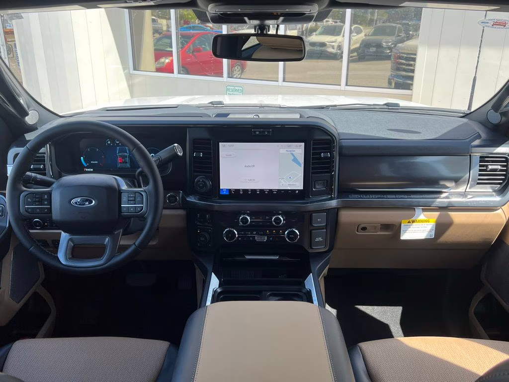 2025 Star White Metallic Tri-Coat Ford Super Duty F-350 SRW Lariat 4X4 Truck