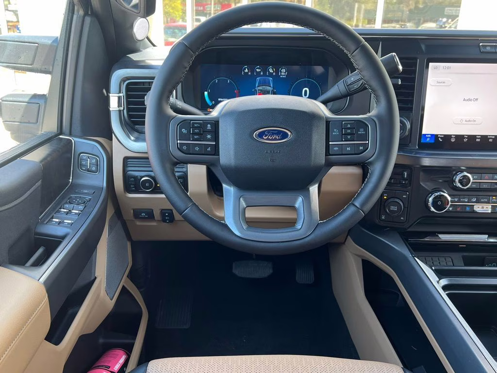 2025 Star White Metallic Tri-Coat Ford Super Duty F-350 SRW Lariat 4X4 Truck