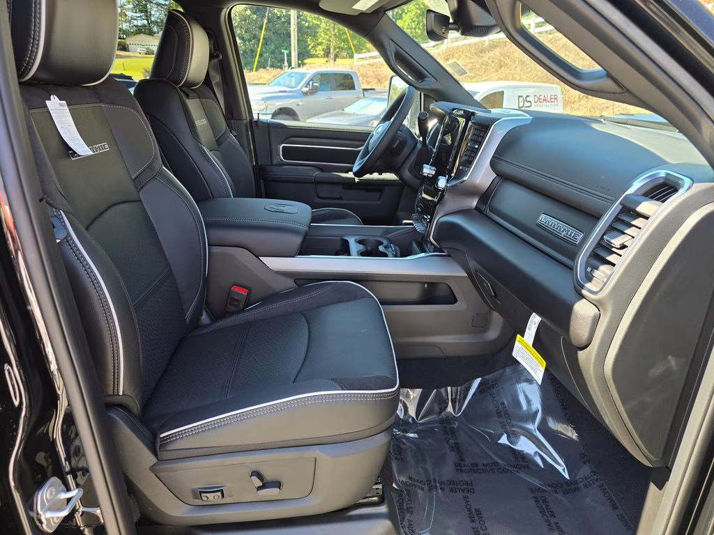 2026 Diamond Black Crystal Pearlcoat Ram 2500 Laramie 4X4 Truck