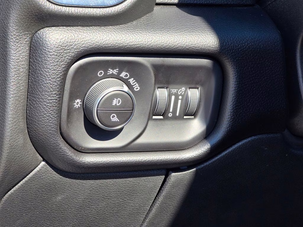 2026 Diamond Black Crystal Pearlcoat Ram 2500 Laramie 4X4 Truck