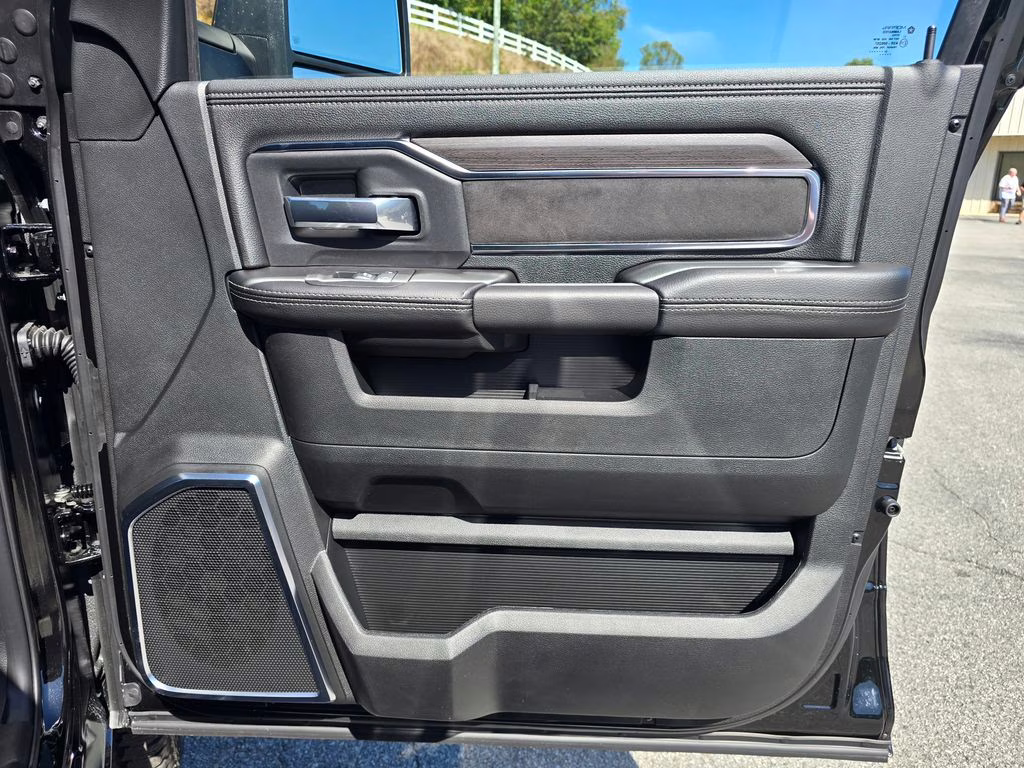 2026 Diamond Black Crystal Pearlcoat Ram 2500 Laramie 4X4 Truck