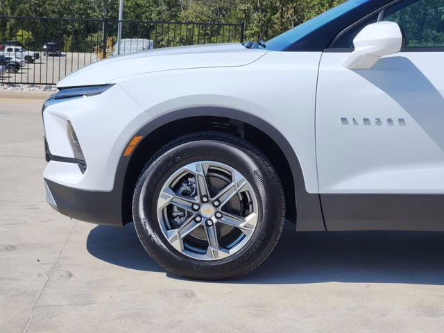 2025 Summit White Chevrolet Blazer LT FWD SUV