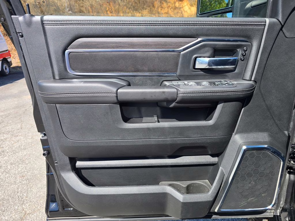 2026 Diamond Black Crystal Pearlcoat Ram 2500 Laramie 4X4 Truck