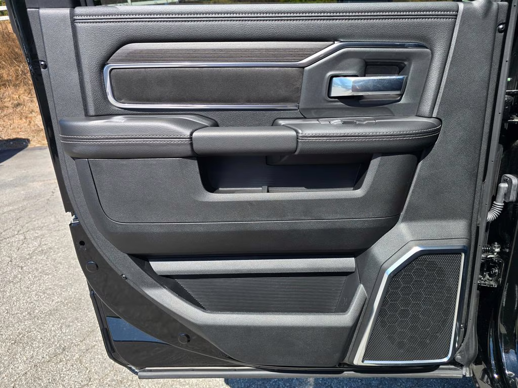 2026 Diamond Black Crystal Pearlcoat Ram 2500 Laramie 4X4 Truck