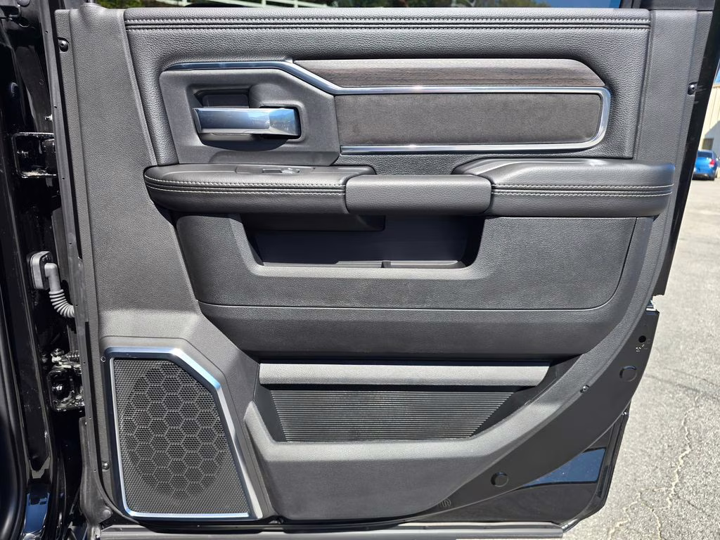 2026 Diamond Black Crystal Pearlcoat Ram 2500 Laramie 4X4 Truck