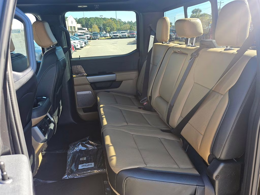 2026 Agate Black Metallic Ford Super Duty F-350 SRW Lariat 4X4 Truck