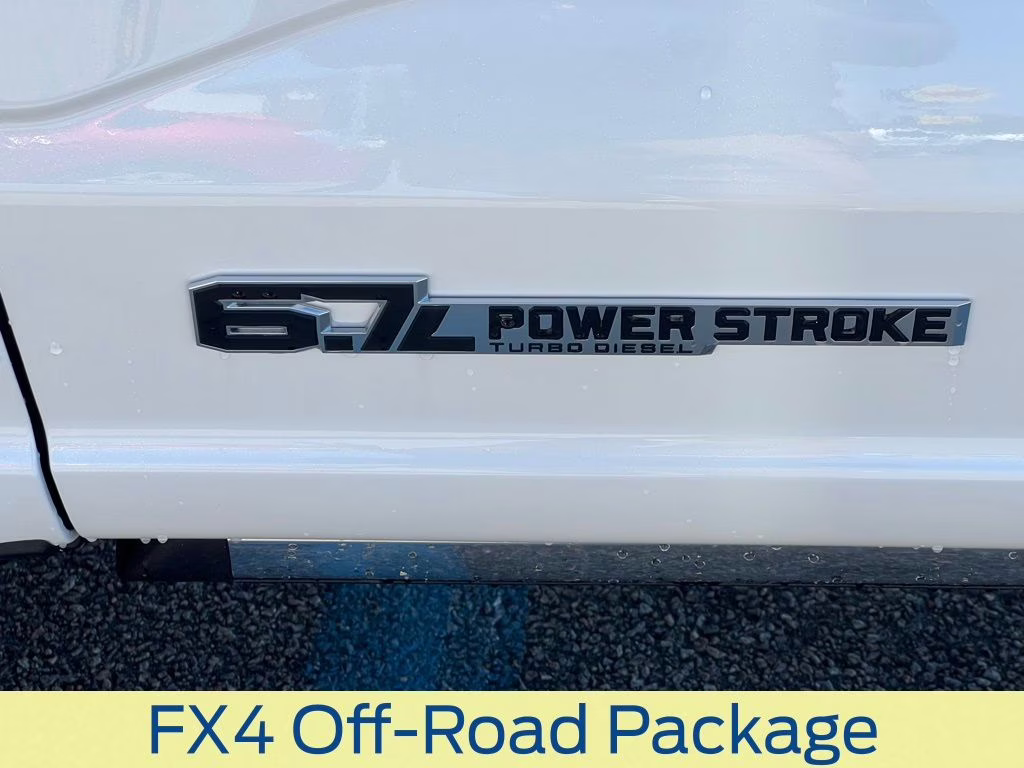 2025 Star White Metallic Tri-Coat Ford Super Duty F-350 SRW Lariat 4X4 Truck