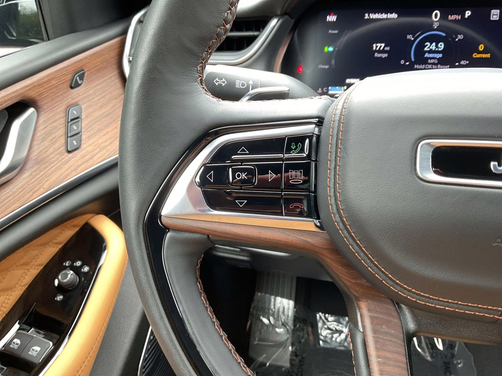 2024 Diamond Black Crystal Pearlcoat Jeep Grand Cherokee Summit 4xe 4X4 SUV