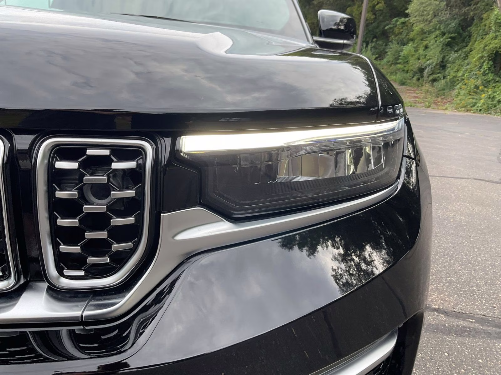 2024 Diamond Black Crystal Pearlcoat Jeep Grand Cherokee Summit 4xe 4X4 SUV