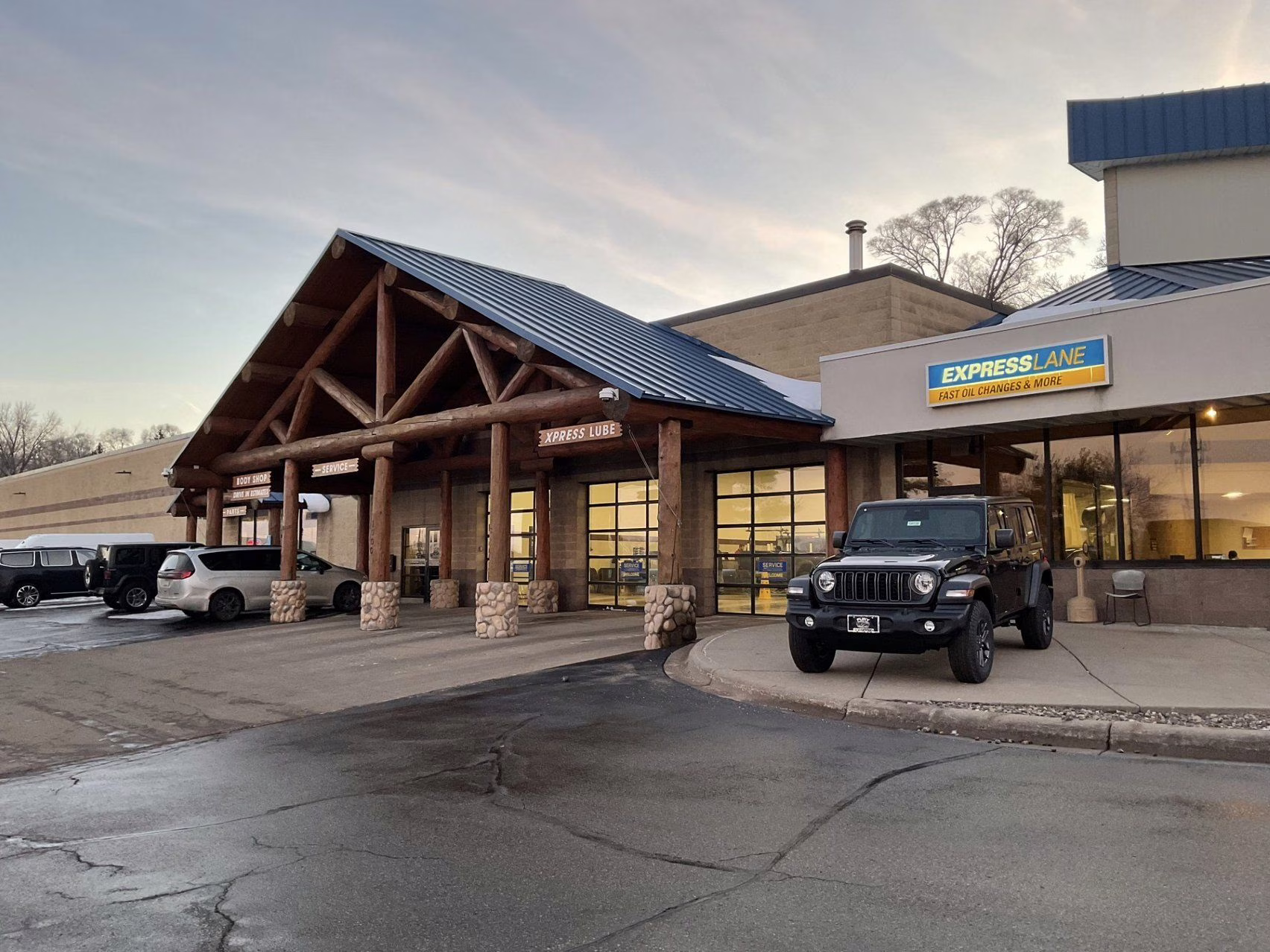 2024 Diamond Black Crystal Pearlcoat Jeep Grand Cherokee Summit 4xe 4X4 SUV