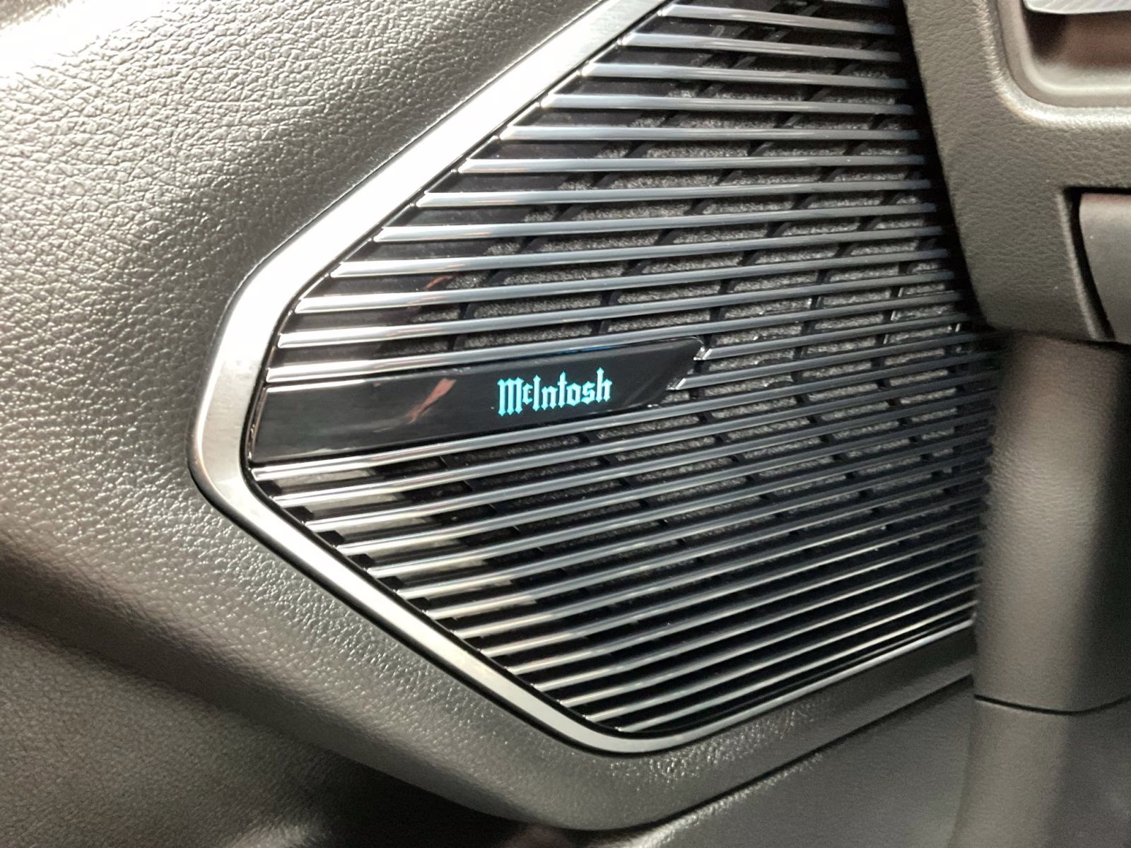 2024 Diamond Black Crystal Pearlcoat Jeep Grand Cherokee Summit 4xe 4X4 SUV