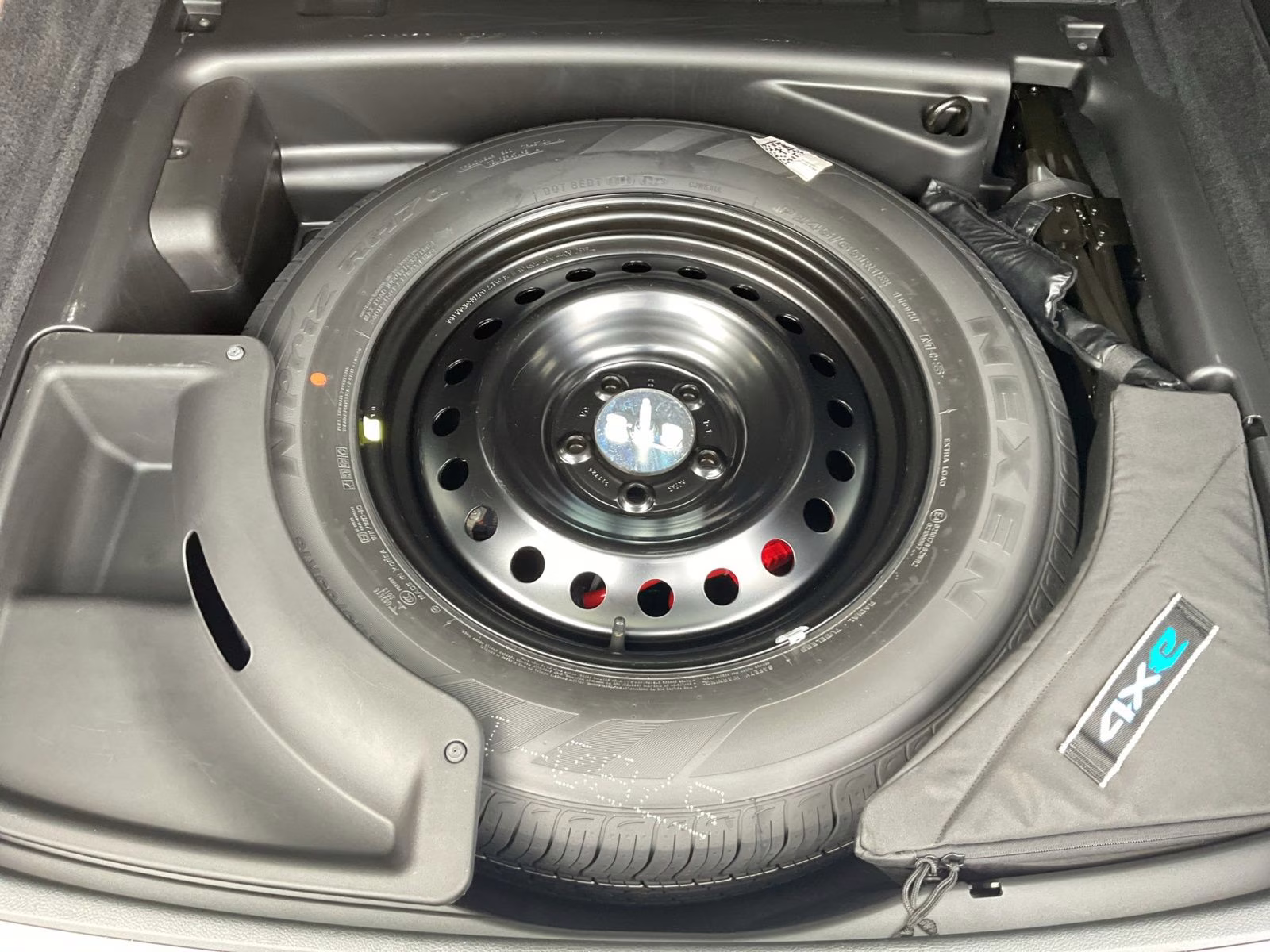 2024 Diamond Black Crystal Pearlcoat Jeep Grand Cherokee Summit 4xe 4X4 SUV