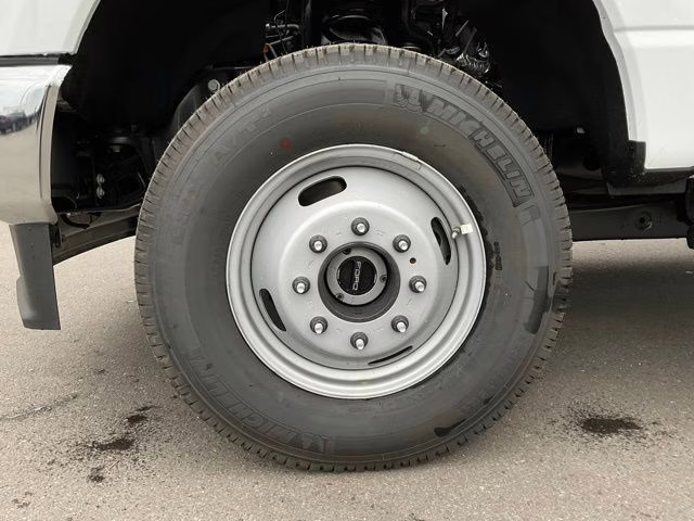 2024 Oxford White Ford Super Duty F-350 DRW XL 4X4 Chassis