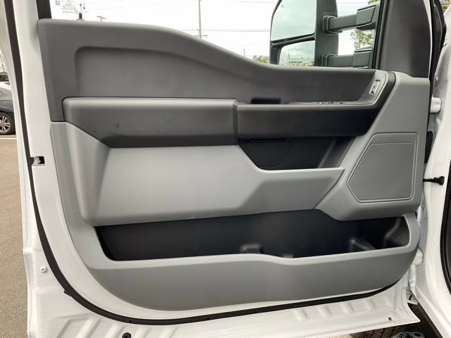 2024 Oxford White Ford Super Duty F-350 DRW XL 4X4 Chassis