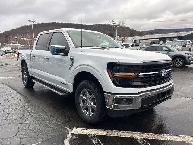 2025 Oxford White Ford F-150 XLT 4X4 Truck