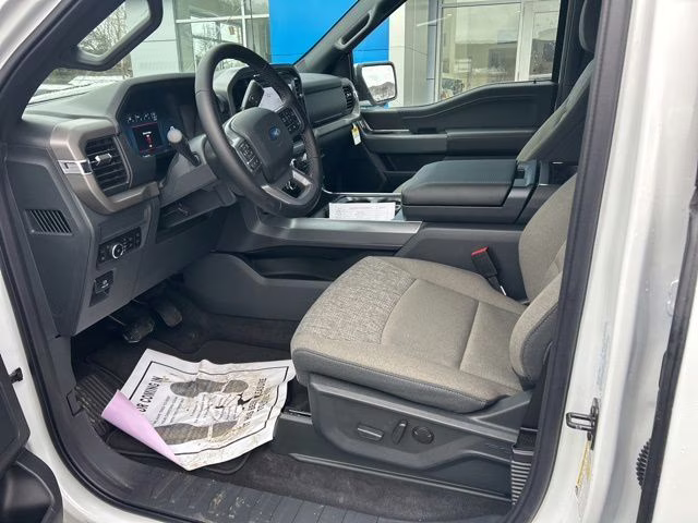 2025 Oxford White Ford F-150 XLT 4X4 Truck