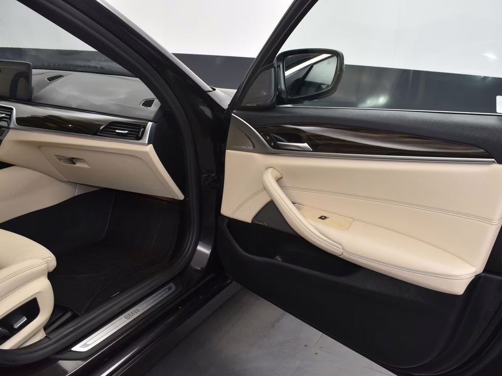 2022 Dark Graphite Metallic BMW 5 Series 540i RWD Sedan