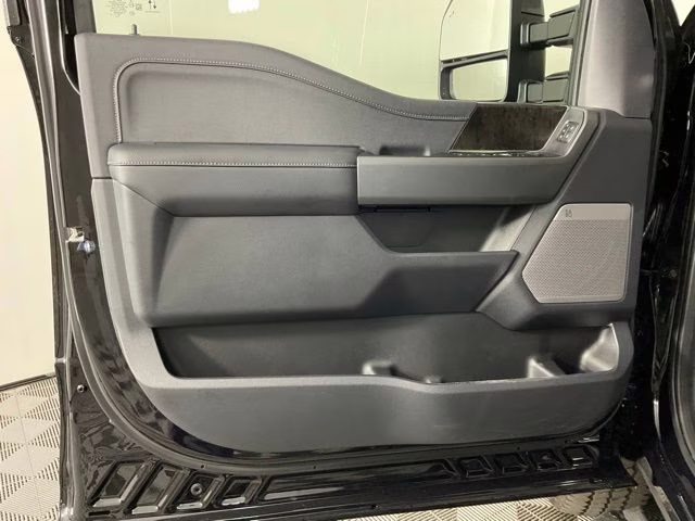 2026 Black Metallic Ford Super Duty F-250 SRW Lariat 4X4 Truck