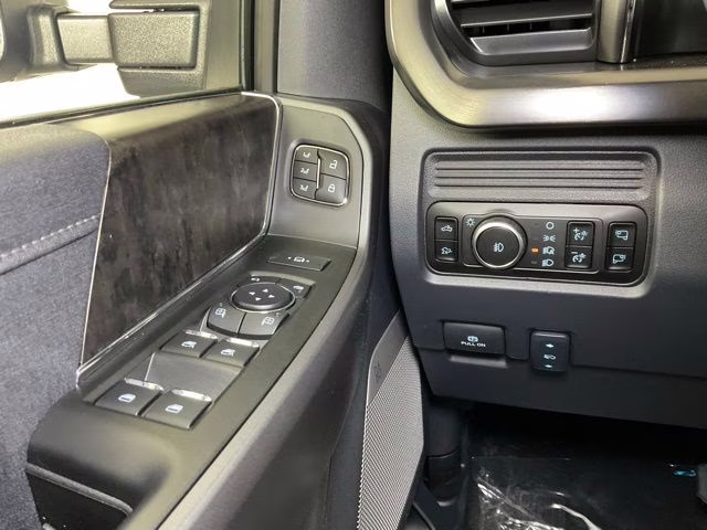 2026 Black Metallic Ford Super Duty F-350 SRW Lariat 4X4 Truck