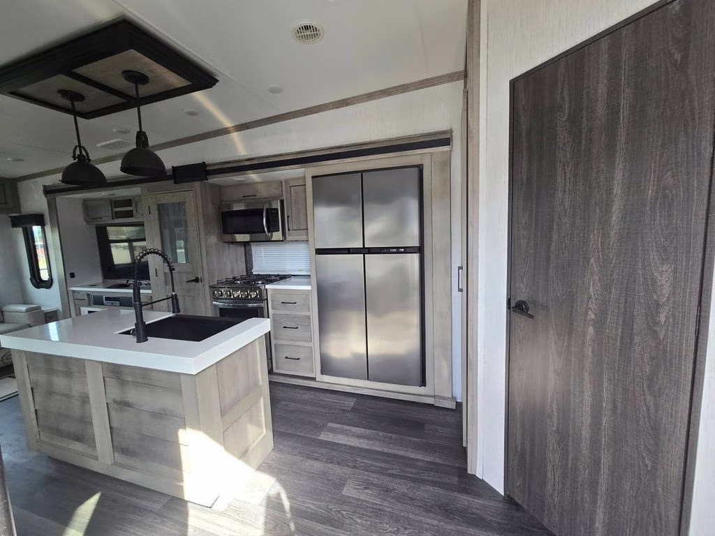 2022 Cream Heartland Big Country 3702FB RV