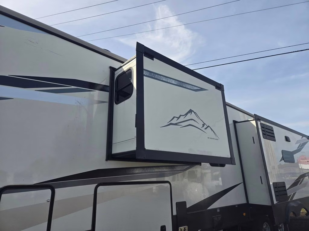 2022 Cream Heartland Big Country 3702FB RV
