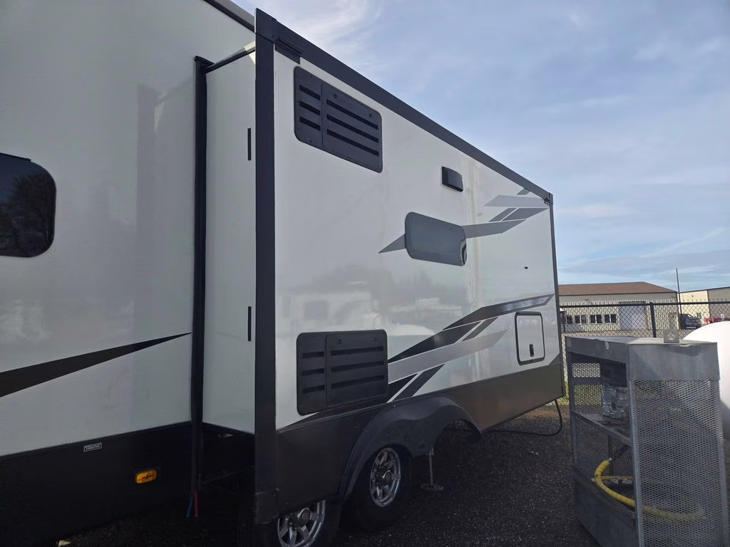 2022 Cream Heartland Big Country 3702FB RV