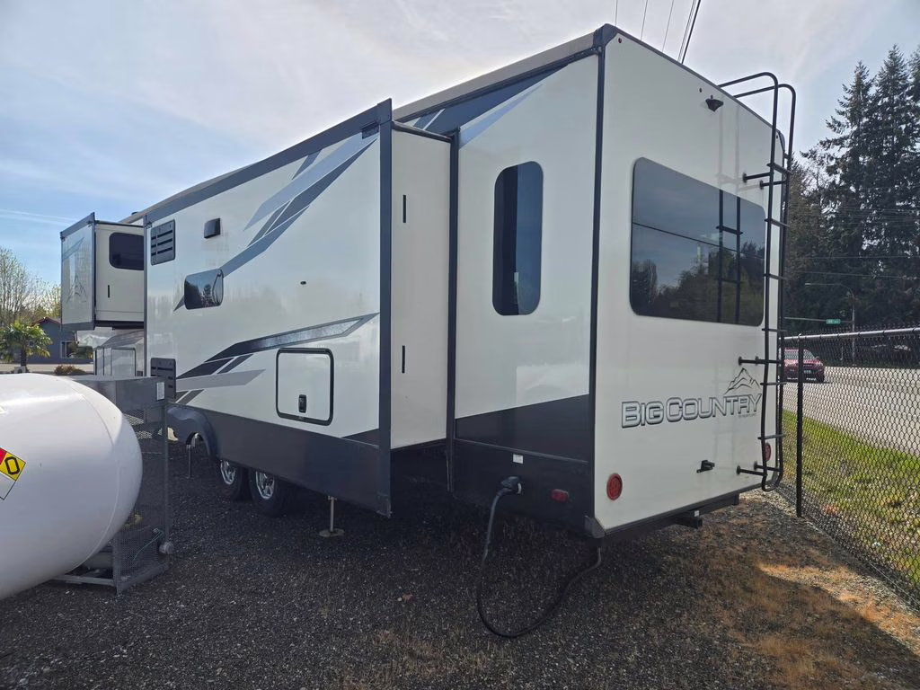 2022 Cream Heartland Big Country 3702FB RV