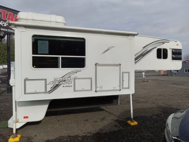 2005 Montana Avalanche 9.5SCS Camper Trailer