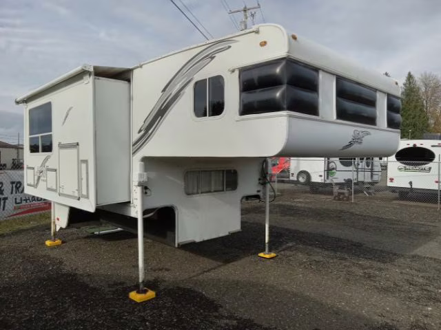 2005 Montana Avalanche 9.5SCS Camper Trailer