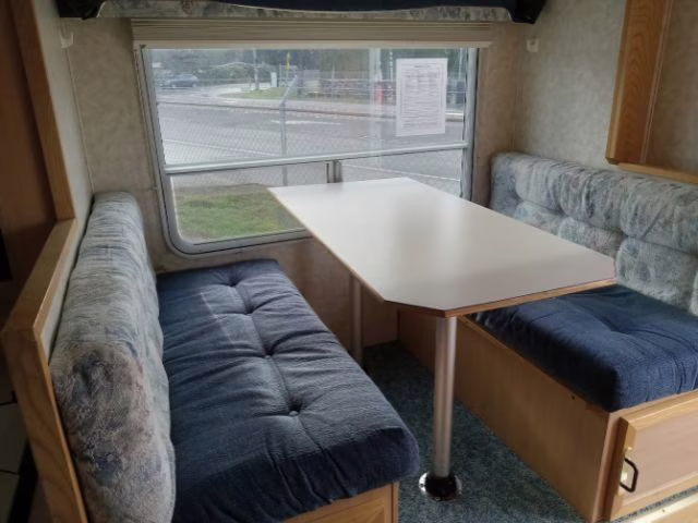 2005 Montana Avalanche 9.5SCS Camper Trailer