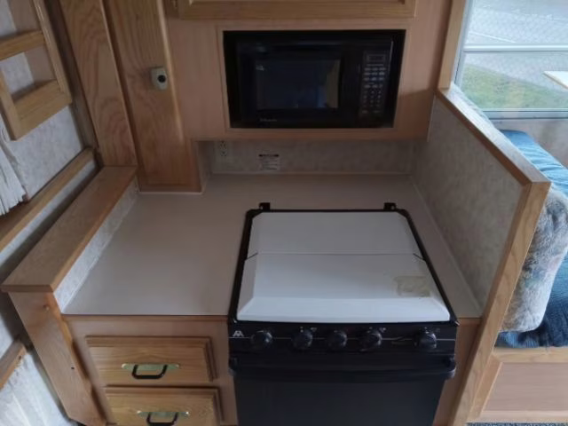 2005 Montana Avalanche 9.5SCS Camper Trailer