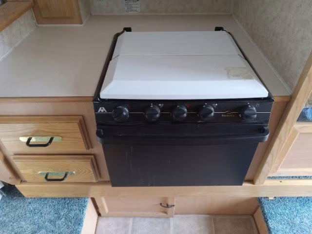 2005 Montana Avalanche 9.5SCS Camper Trailer
