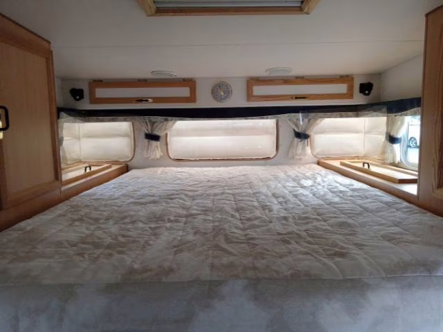 2005 Montana Avalanche 9.5SCS Camper Trailer