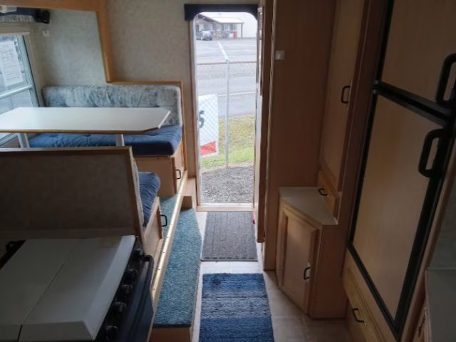2005 Montana Avalanche 9.5SCS Camper Trailer