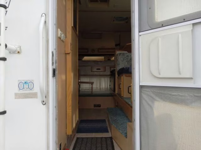 2005 Montana Avalanche 9.5SCS Camper Trailer
