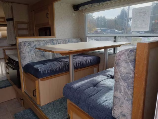2005 Montana Avalanche 9.5SCS Camper Trailer