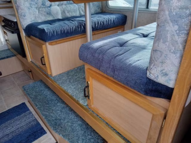 2005 Montana Avalanche 9.5SCS Camper Trailer