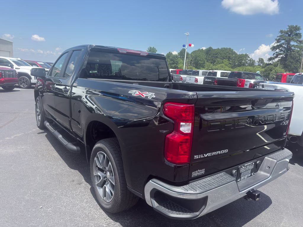 2022 Black Chevrolet Silverado LT 4X4 Truck