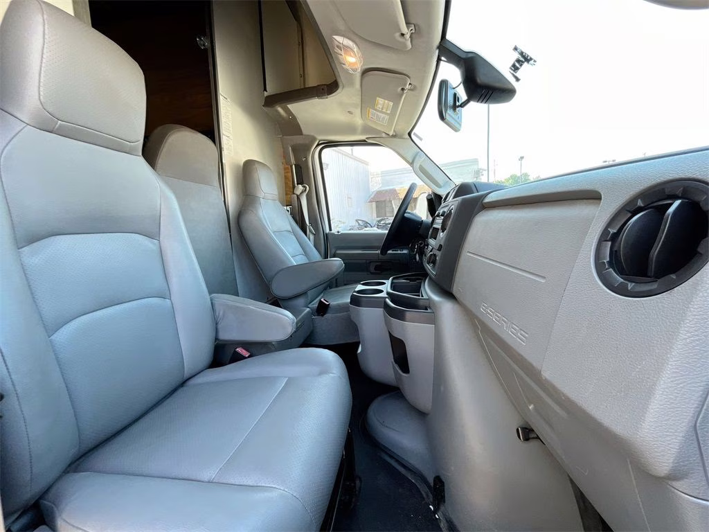 2023 Oxford White Ford E-450SD Base RWD Truck