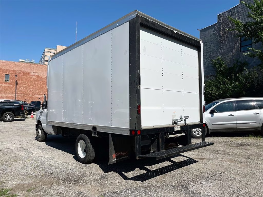 2023 Oxford White Ford E-450SD Base RWD Truck