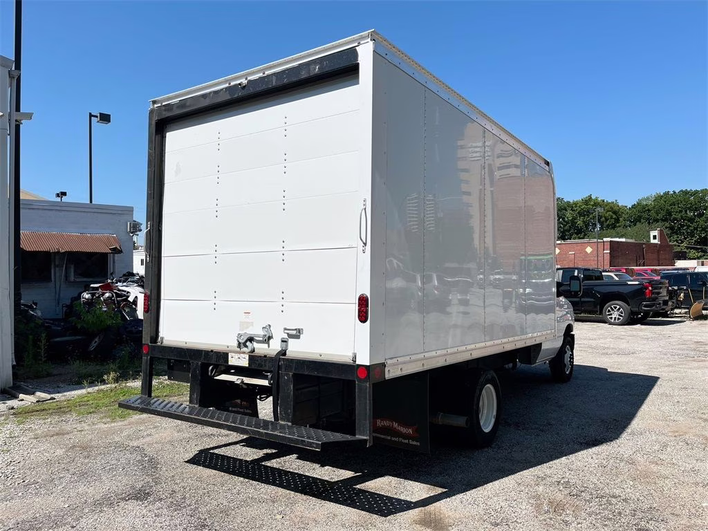 2023 Oxford White Ford E-450SD Base RWD Truck