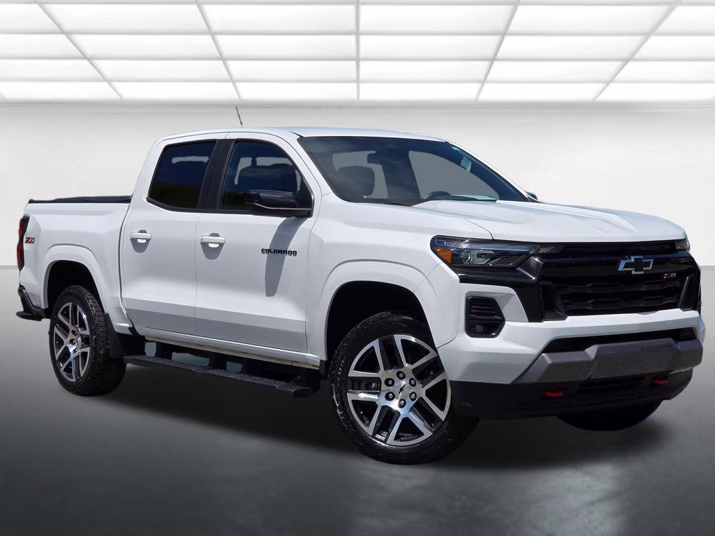 2023 Summit White Chevrolet Colorado Z71 4X4 Truck