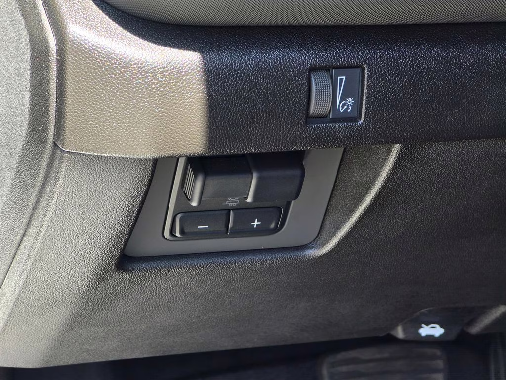 2023 Summit White Chevrolet Colorado Z71 4X4 Truck